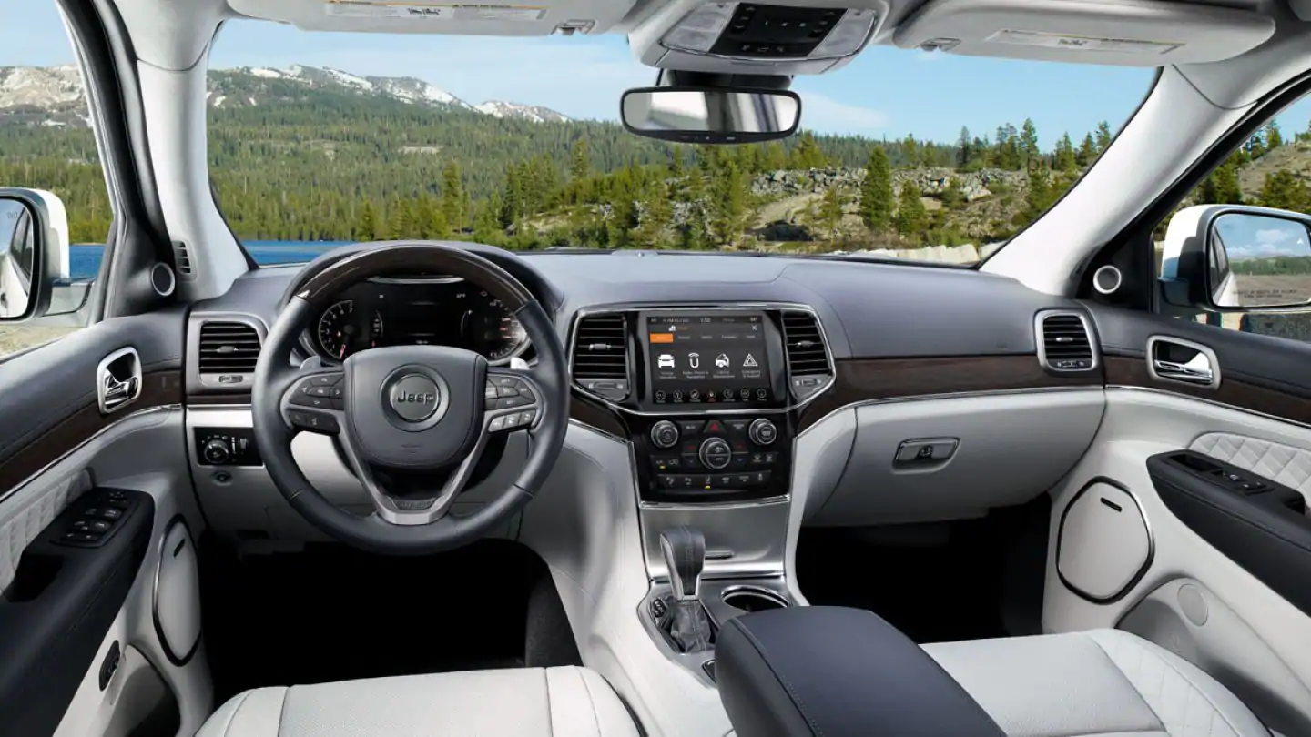 2019 Jeep Grand Cherokee Summit Front Dashboard Interior